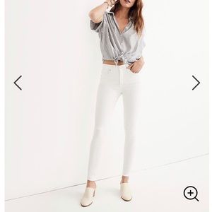 NWT 9” High Rise Pure White Skinny Jeans!